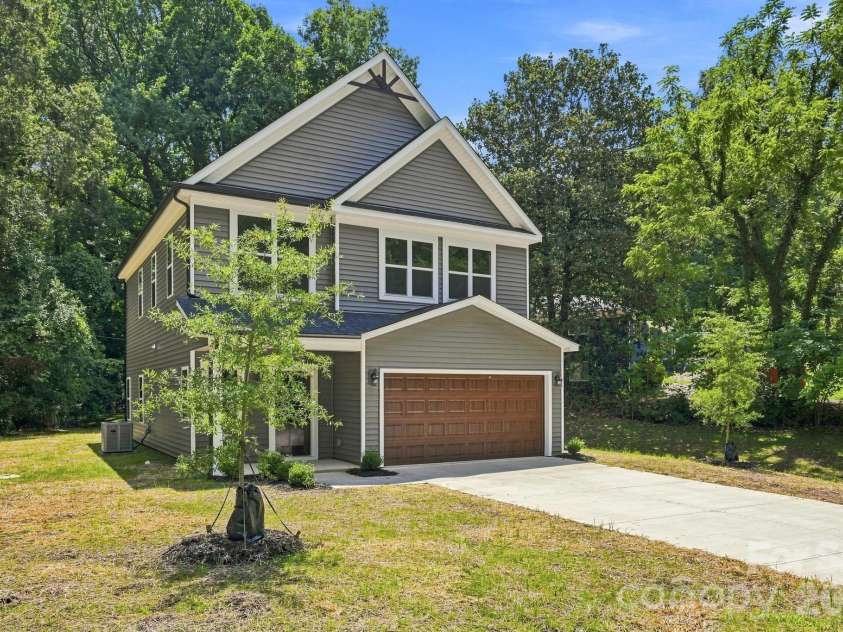 5016 Hoover Drive, Charlotte, NC 28269.  MLS# CAR4414075, YatesRealty ID 45286. 
