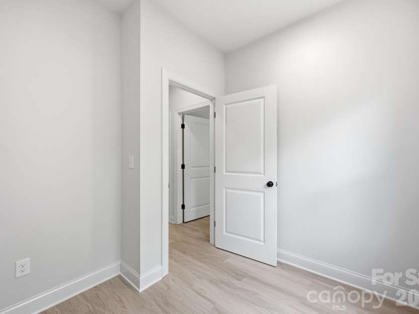 5016 Hoover Drive, Charlotte, NC 28269.  MLS# CAR4414075, YatesRealty ID 45286. 