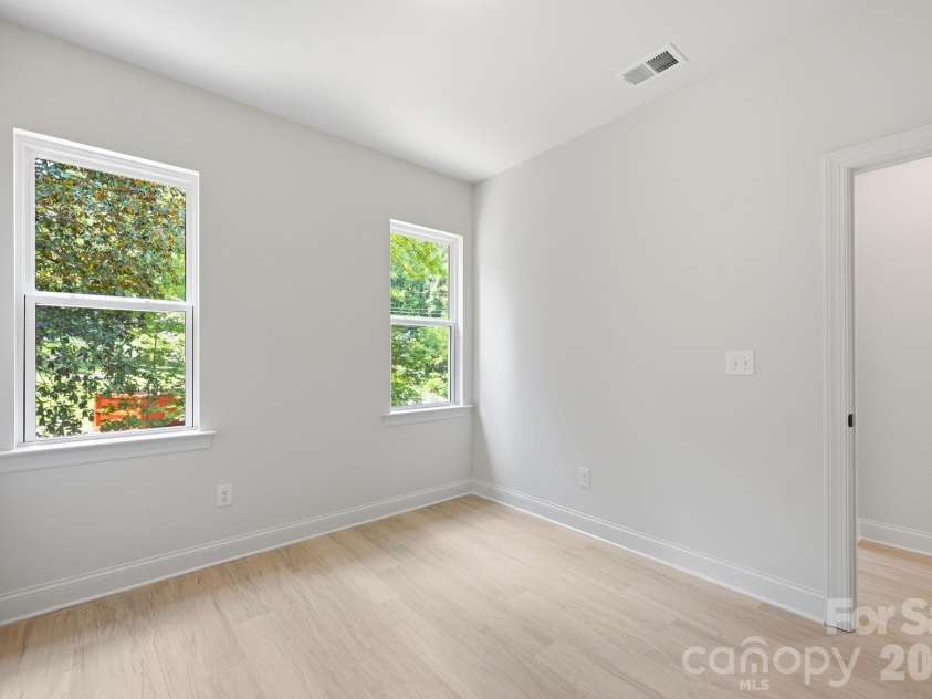 5016 Hoover Drive, Charlotte, NC 28269.  MLS# CAR4414075, YatesRealty ID 45286. 