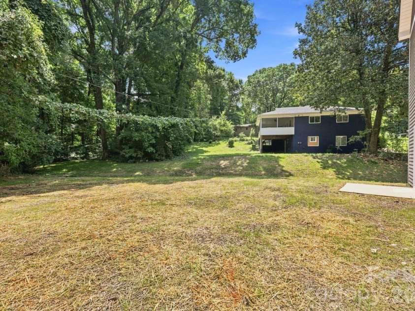5016 Hoover Drive, Charlotte, NC 28269.  MLS# CAR4414075, YatesRealty ID 45286. 