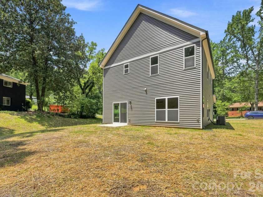 5016 Hoover Drive, Charlotte, NC 28269.  MLS# CAR4414075, YatesRealty ID 45286. 
