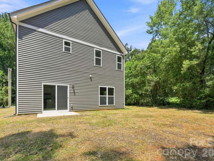 5016 Hoover Drive, Charlotte, NC 28269.  MLS# CAR4414075, YatesRealty ID 45286. 
