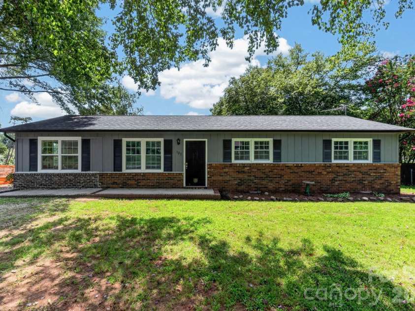 123 Robinette Lane, Statesville, NC 28625.  MLS# CAR4414963, YatesRealty ID 45287. 