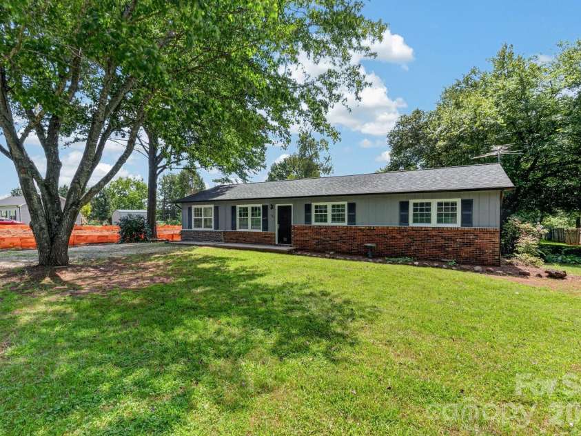 123 Robinette Lane, Statesville, NC 28625.  MLS# CAR4414963, YatesRealty ID 45287. 