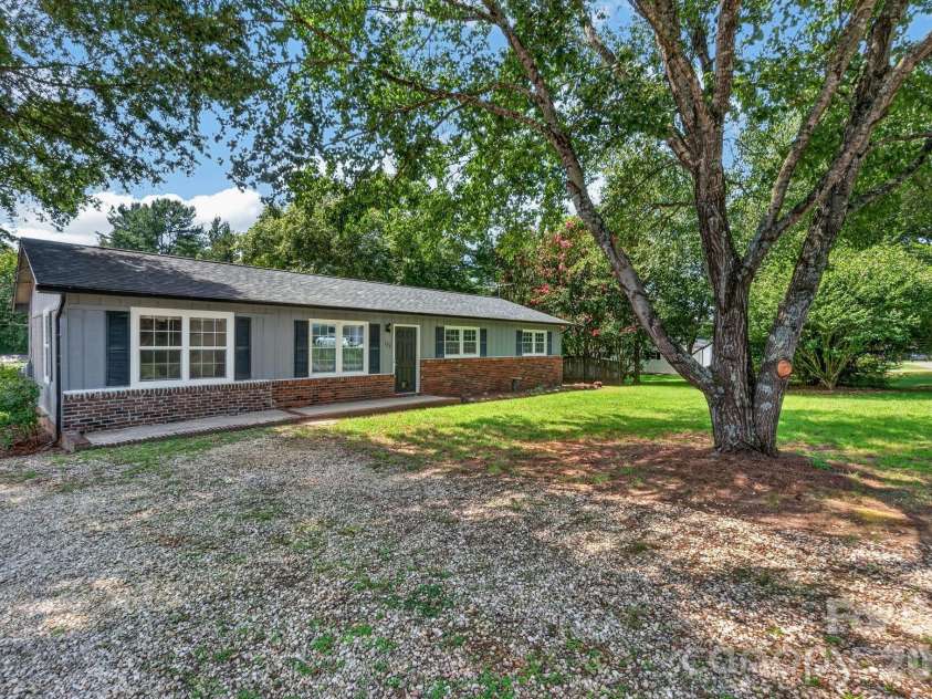 123 Robinette Lane, Statesville, NC 28625.  MLS# CAR4414963, YatesRealty ID 45287. 