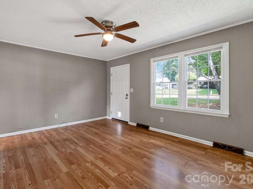123 Robinette Lane, Statesville, NC 28625.  MLS# CAR4414963, YatesRealty ID 45287. 
