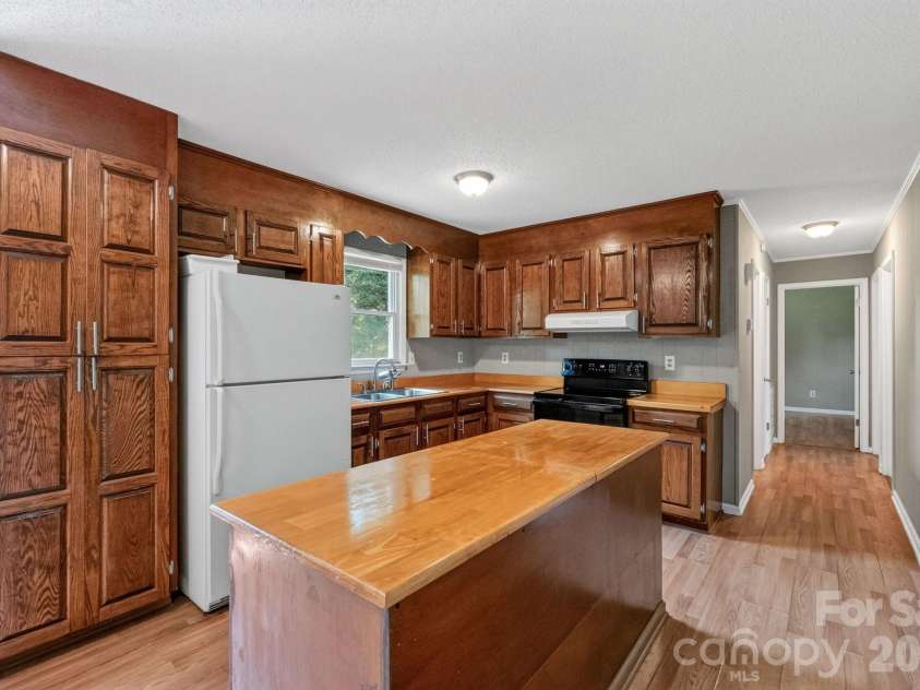 123 Robinette Lane, Statesville, NC 28625.  MLS# CAR4414963, YatesRealty ID 45287. 