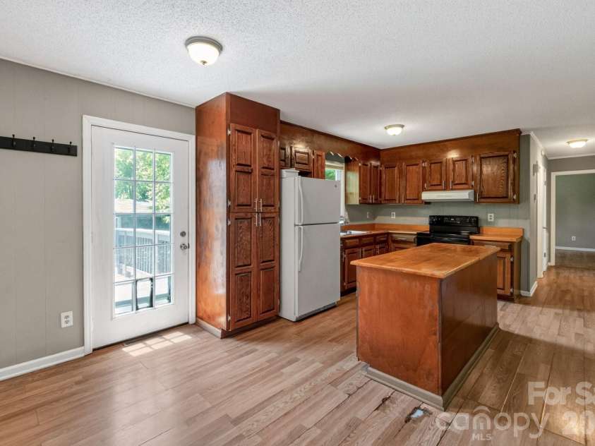 123 Robinette Lane, Statesville, NC 28625.  MLS# CAR4414963, YatesRealty ID 45287. 