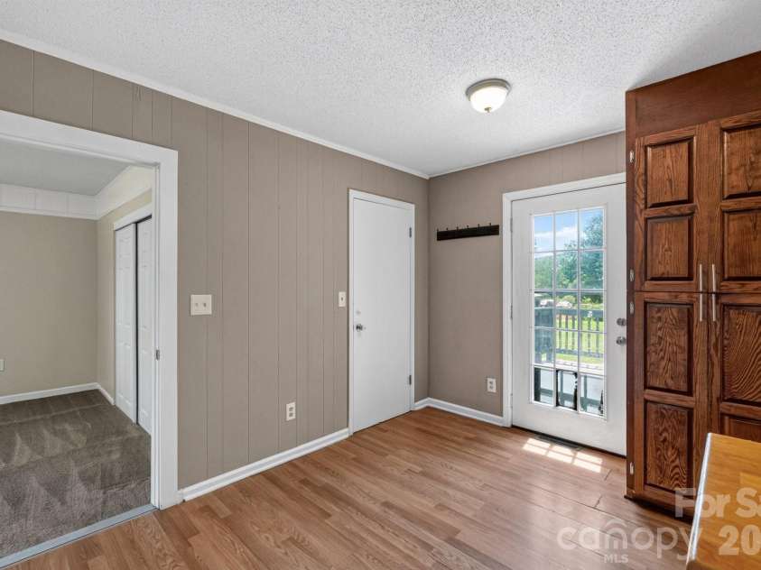 123 Robinette Lane, Statesville, NC 28625.  MLS# CAR4414963, YatesRealty ID 45287. 