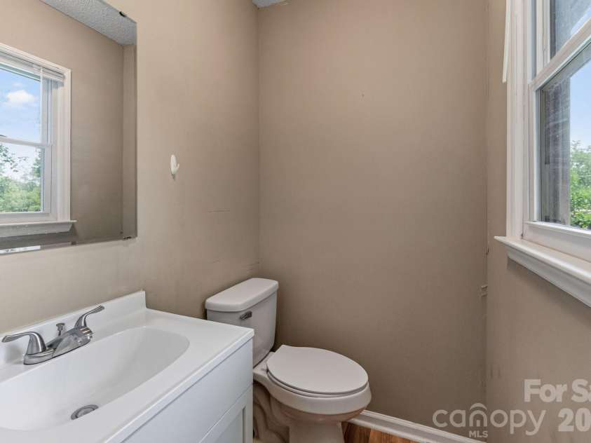 123 Robinette Lane, Statesville, NC 28625.  MLS# CAR4414963, YatesRealty ID 45287. 