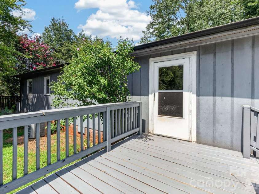 123 Robinette Lane, Statesville, NC 28625.  MLS# CAR4414963, YatesRealty ID 45287. 