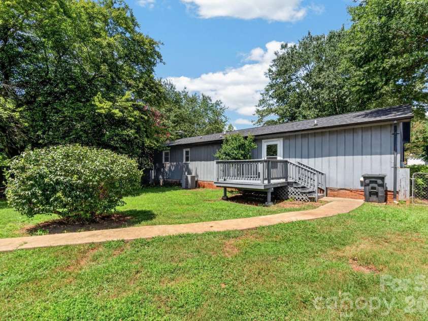 123 Robinette Lane, Statesville, NC 28625.  MLS# CAR4414963, YatesRealty ID 45287. 