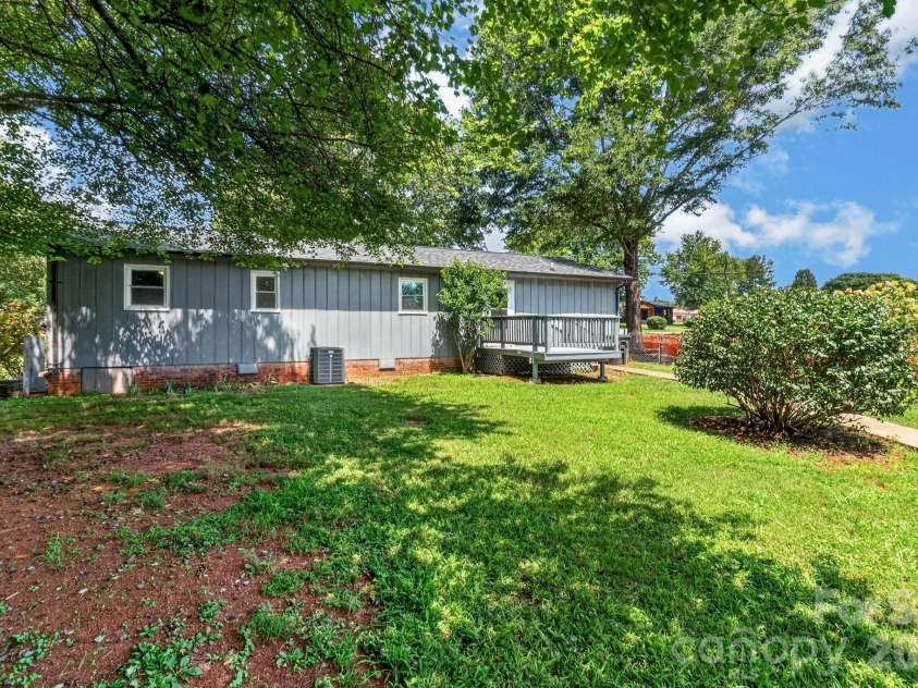 123 Robinette Lane, Statesville, NC 28625.  MLS# CAR4414963, YatesRealty ID 45287. 