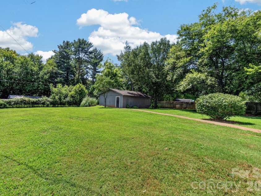 123 Robinette Lane, Statesville, NC 28625.  MLS# CAR4414963, YatesRealty ID 45287. 