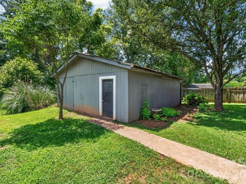 123 Robinette Lane, Statesville, NC 28625.  MLS# CAR4414963, YatesRealty ID 45287. 