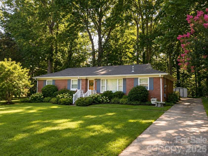 6124 Donna Drive, Charlotte, NC 28213.  MLS# CAR4416169, YatesRealty ID 45289. 