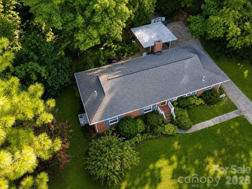 6124 Donna Drive, Charlotte, NC 28213.  MLS# CAR4416169, YatesRealty ID 45289. 