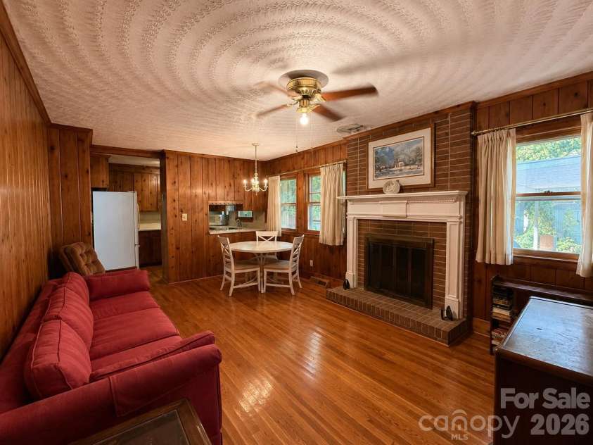 6124 Donna Drive, Charlotte, NC 28213.  MLS# CAR4416169, YatesRealty ID 45289. 