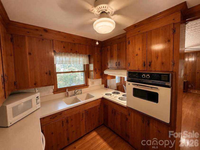 6124 Donna Drive, Charlotte, NC 28213.  MLS# CAR4416169, YatesRealty ID 45289. 