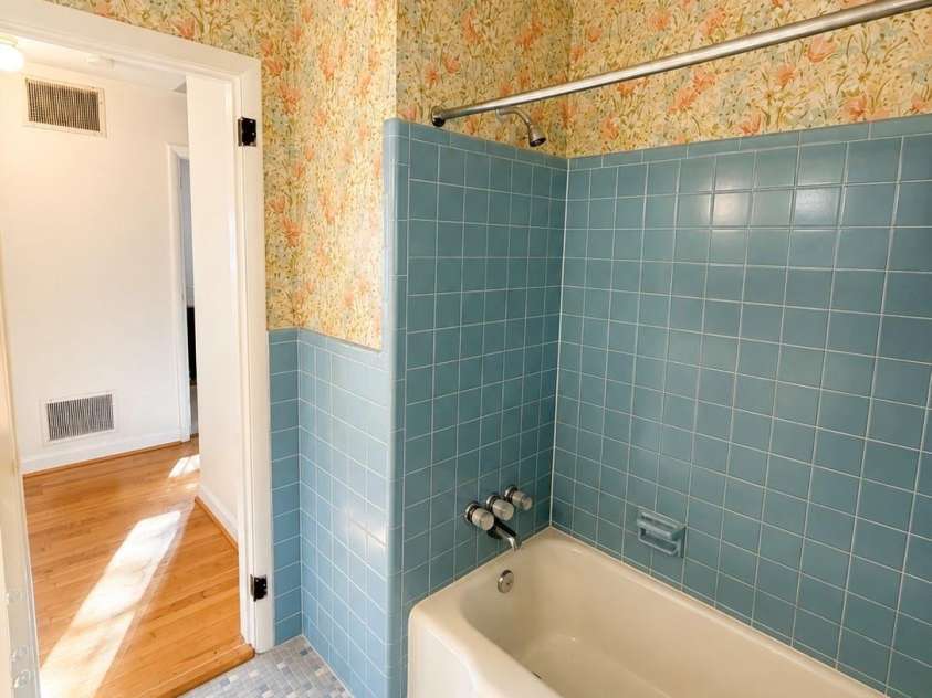 6124 Donna Drive, Charlotte, NC 28213.  MLS# CAR4416169, YatesRealty ID 45289. 