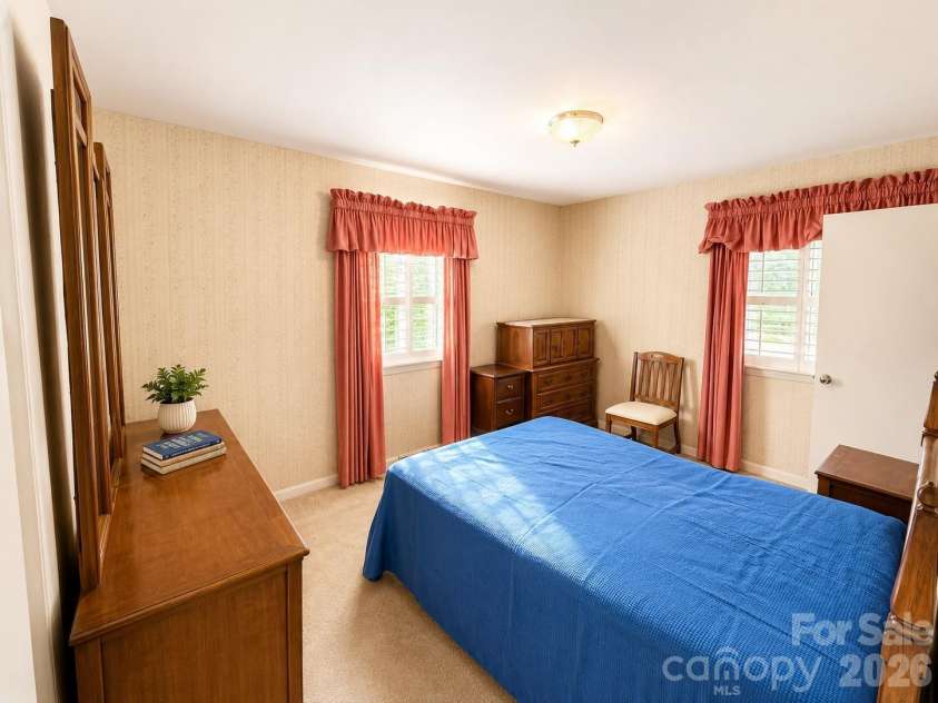 6124 Donna Drive, Charlotte, NC 28213.  MLS# CAR4416169, YatesRealty ID 45289. 