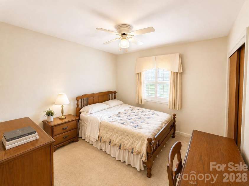 6124 Donna Drive, Charlotte, NC 28213.  MLS# CAR4416169, YatesRealty ID 45289. 