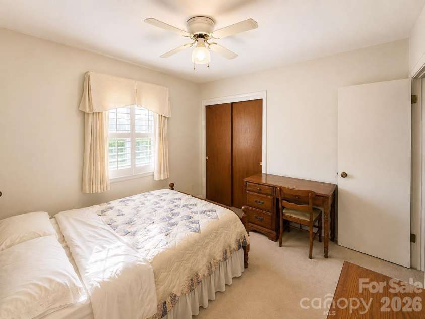 6124 Donna Drive, Charlotte, NC 28213.  MLS# CAR4416169, YatesRealty ID 45289. 