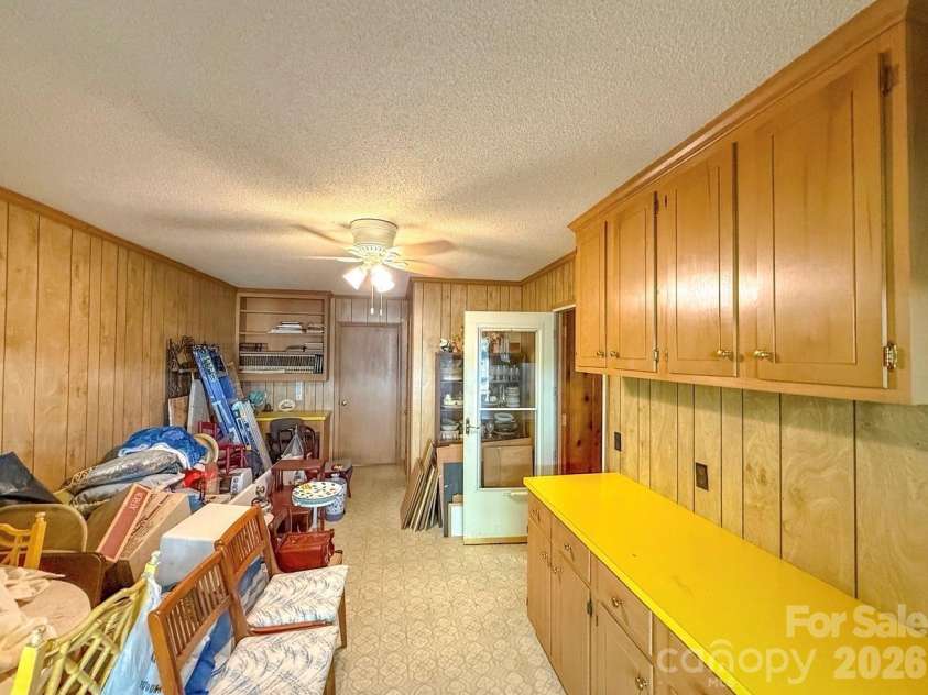 6124 Donna Drive, Charlotte, NC 28213.  MLS# CAR4416169, YatesRealty ID 45289. 