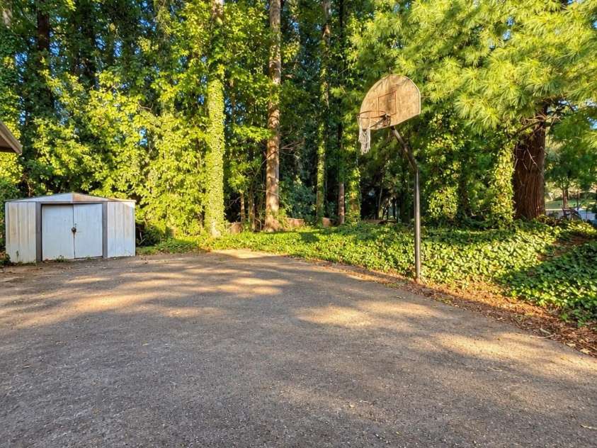 6124 Donna Drive, Charlotte, NC 28213.  MLS# CAR4416169, YatesRealty ID 45289. 