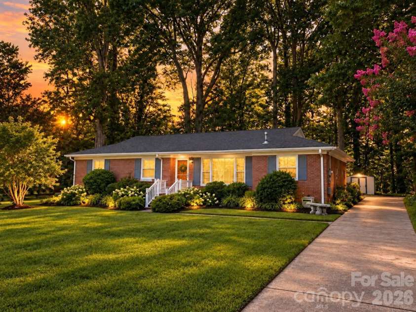 6124 Donna Drive, Charlotte, NC 28213.  MLS# CAR4416169, YatesRealty ID 45289. 