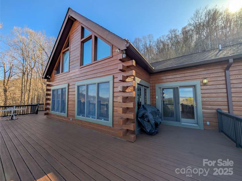 210 Miners Ridge Drive, Burnsville, NC 28714.  MLS# CAR4235026, YatesRealty ID 4529. 