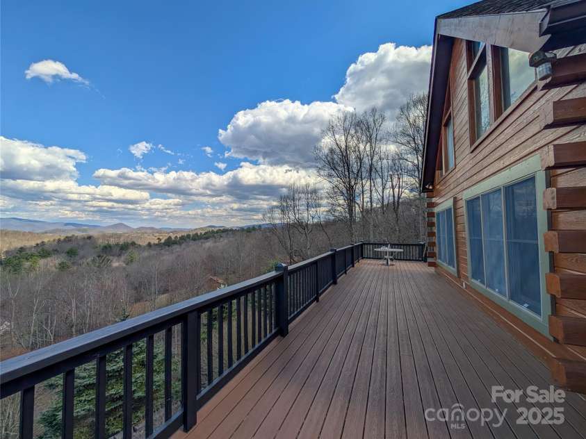 210 Miners Ridge Drive, Burnsville, NC 28714.  MLS# CAR4235026, YatesRealty ID 4529. 