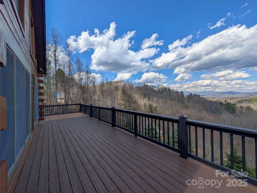 210 Miners Ridge Drive, Burnsville, NC 28714.  MLS# CAR4235026, YatesRealty ID 4529. 