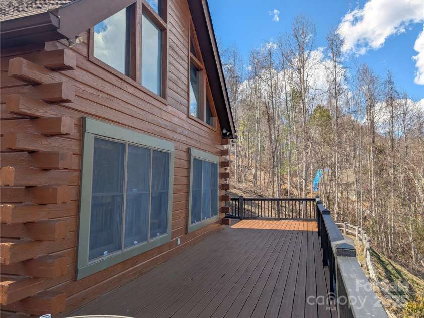 210 Miners Ridge Drive, Burnsville, NC 28714.  MLS# CAR4235026, YatesRealty ID 4529. 