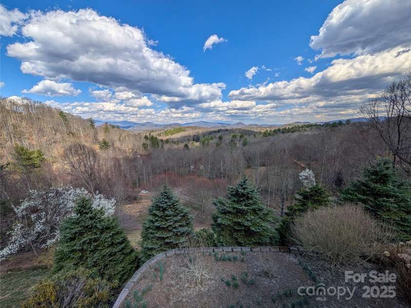210 Miners Ridge Drive, Burnsville, NC 28714.  MLS# CAR4235026, YatesRealty ID 4529. 