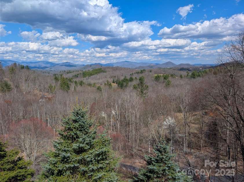 210 Miners Ridge Drive, Burnsville, NC 28714.  MLS# CAR4235026, YatesRealty ID 4529. 