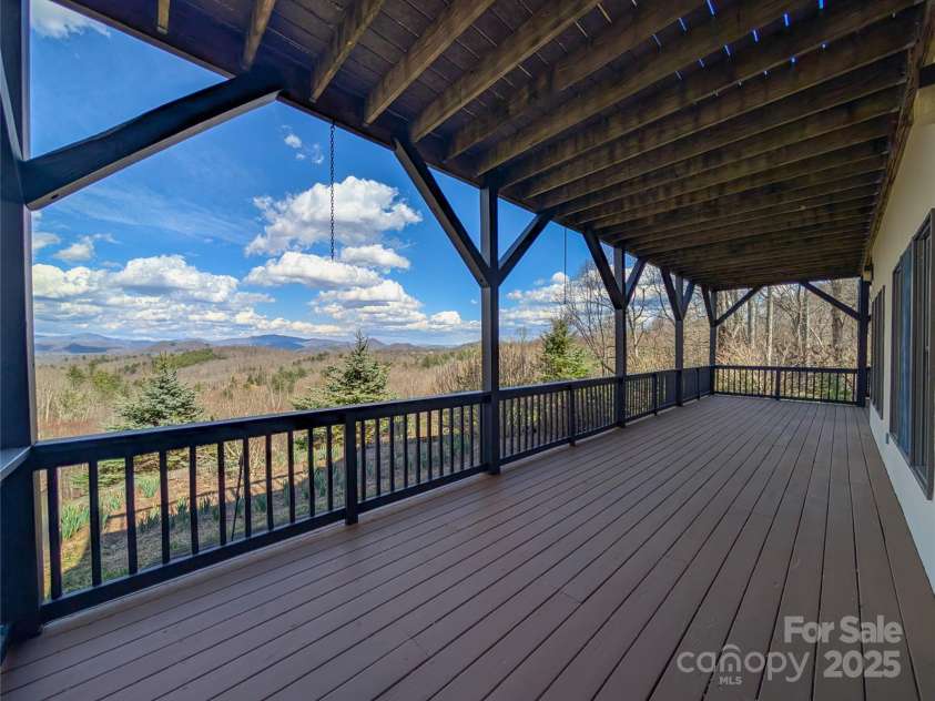 210 Miners Ridge Drive, Burnsville, NC 28714.  MLS# CAR4235026, YatesRealty ID 4529. 