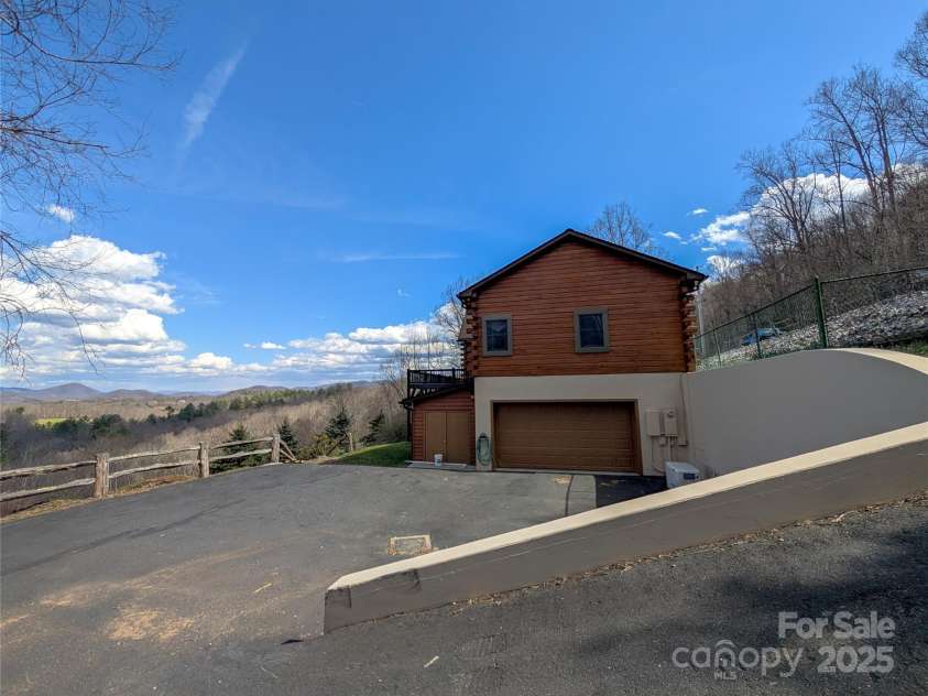 210 Miners Ridge Drive, Burnsville, NC 28714.  MLS# CAR4235026, YatesRealty ID 4529. 