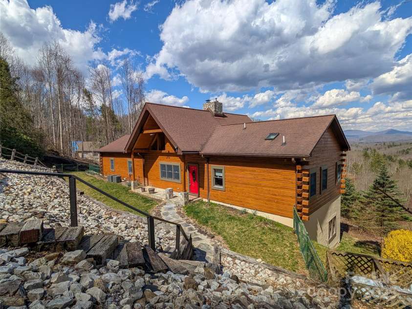 210 Miners Ridge Drive, Burnsville, NC 28714.  MLS# CAR4235026, YatesRealty ID 4529. 