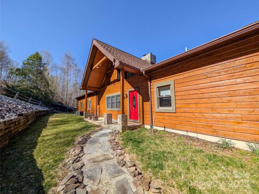 210 Miners Ridge Drive, Burnsville, NC 28714.  MLS# CAR4235026, YatesRealty ID 4529. 