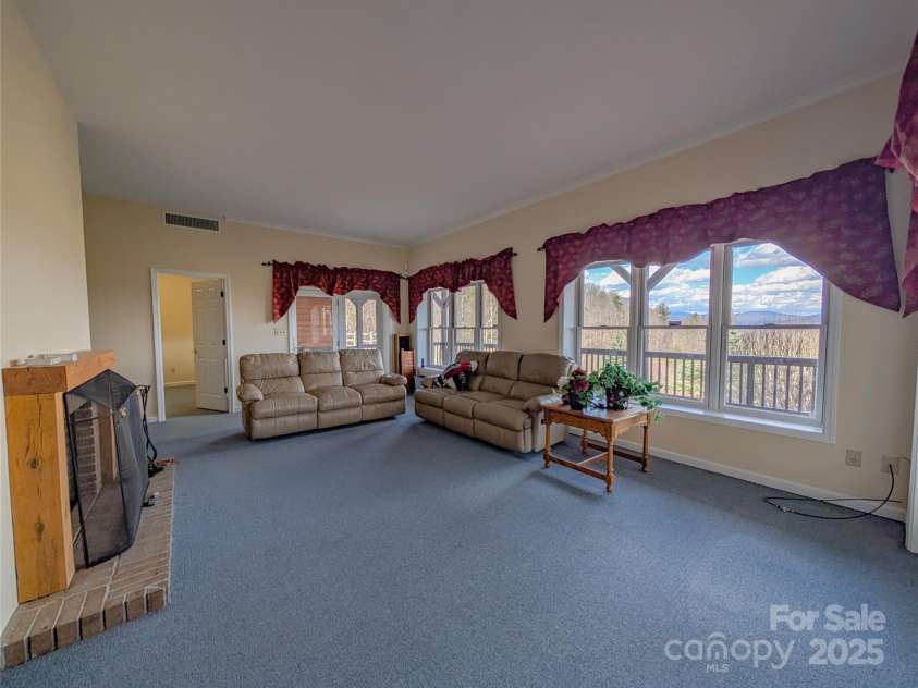 210 Miners Ridge Drive, Burnsville, NC 28714.  MLS# CAR4235026, YatesRealty ID 4529. 