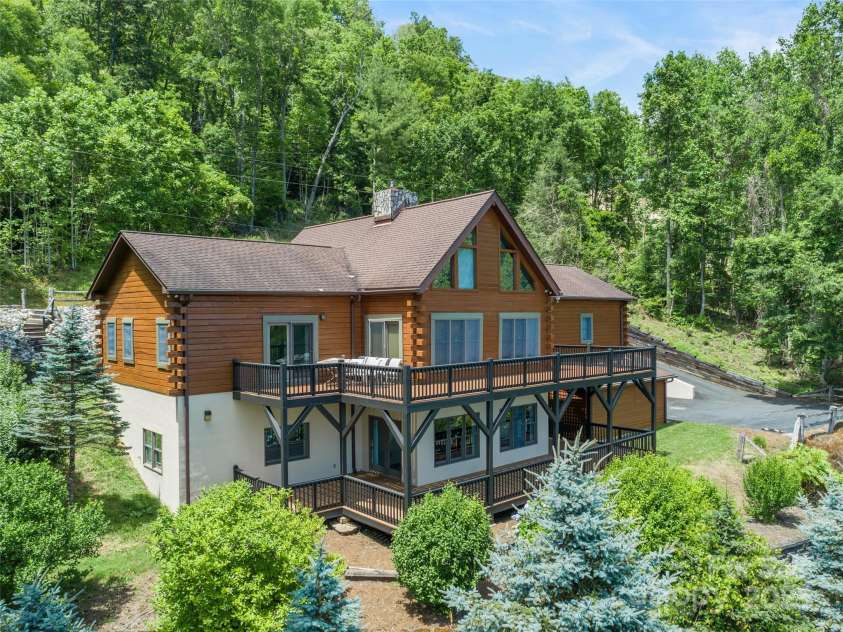 210 Miners Ridge Drive, Burnsville, NC 28714.  MLS# CAR4235026, YatesRealty ID 4529. 