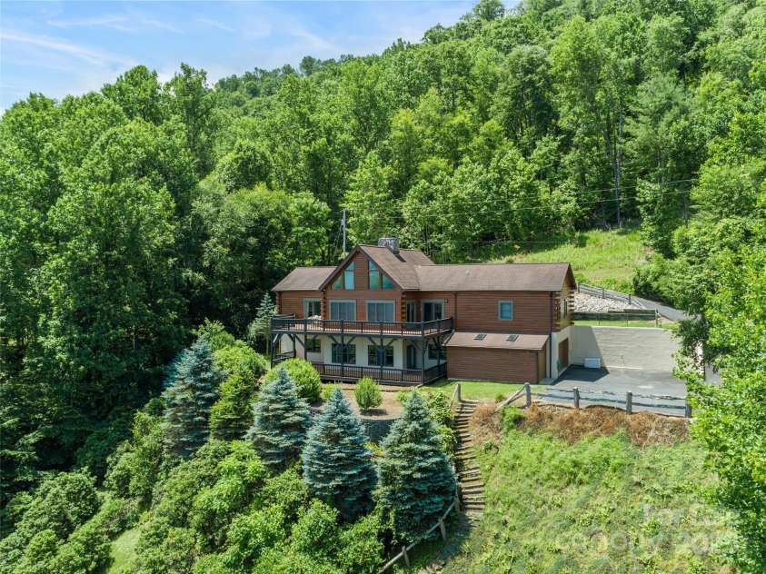 210 Miners Ridge Drive, Burnsville, NC 28714.  MLS# CAR4235026, YatesRealty ID 4529. 