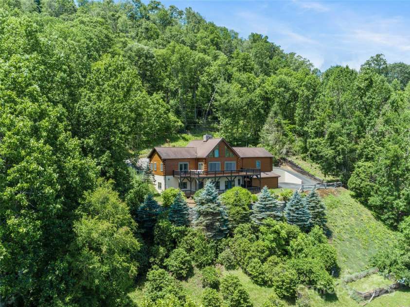 210 Miners Ridge Drive, Burnsville, NC 28714.  MLS# CAR4235026, YatesRealty ID 4529. 