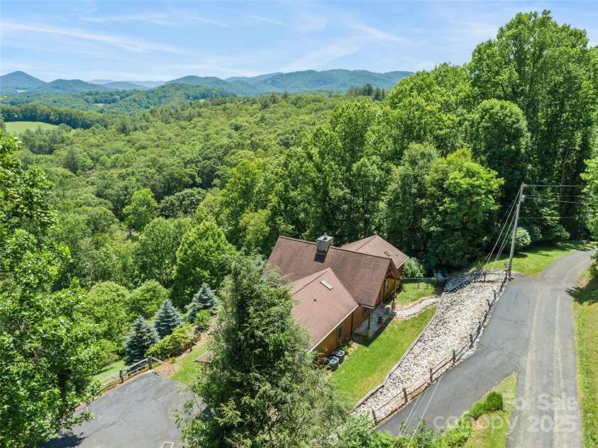 210 Miners Ridge Drive, Burnsville, NC 28714.  MLS# CAR4235026, YatesRealty ID 4529. 