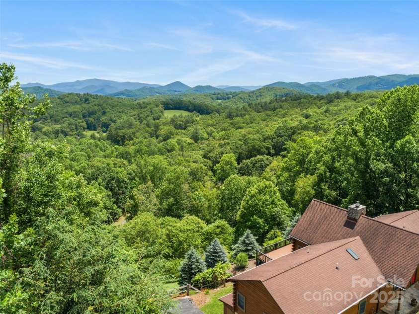 210 Miners Ridge Drive, Burnsville, NC 28714.  MLS# CAR4235026, YatesRealty ID 4529. 