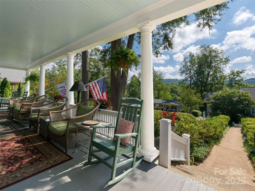 46 Cumberland Circle, Asheville, NC 28801.  MLS# CAR4280409, YatesRealty ID 4529. 