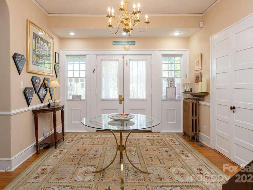 46 Cumberland Circle, Asheville, NC 28801.  MLS# CAR4280409, YatesRealty ID 4529. 