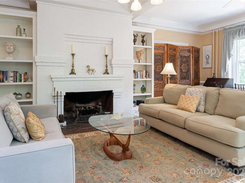 46 Cumberland Circle, Asheville, NC 28801.  MLS# CAR4280409, YatesRealty ID 4529. 