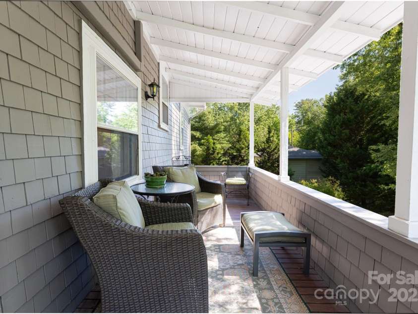 46 Cumberland Circle, Asheville, NC 28801.  MLS# CAR4280409, YatesRealty ID 4529. 